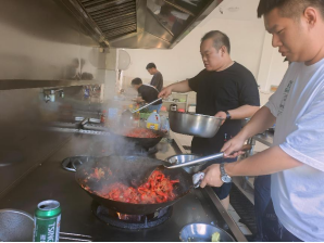 厨房炒菜.png