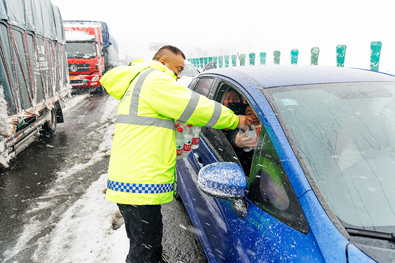 6。雪中送炭.jpg
