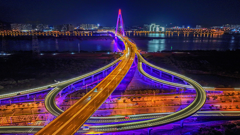 图2。湘江之钻——香炉州大桥，雷楷铭摄。.jpg