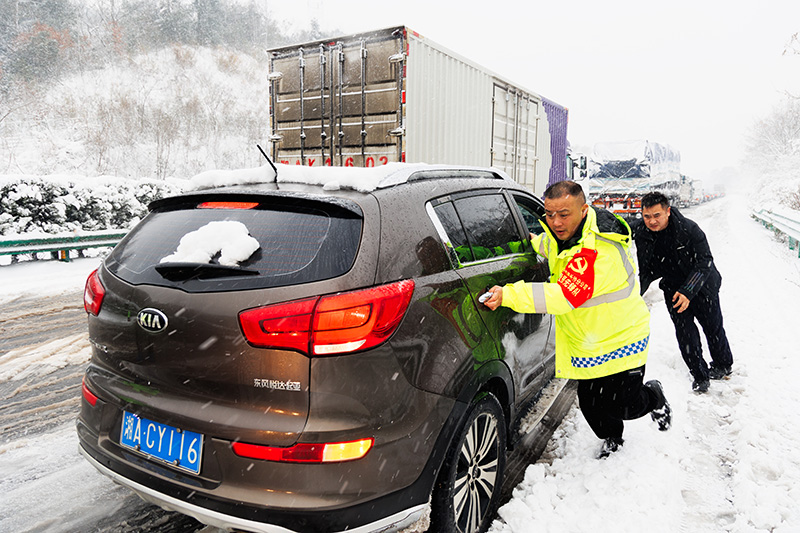 3。帮助推车.jpg